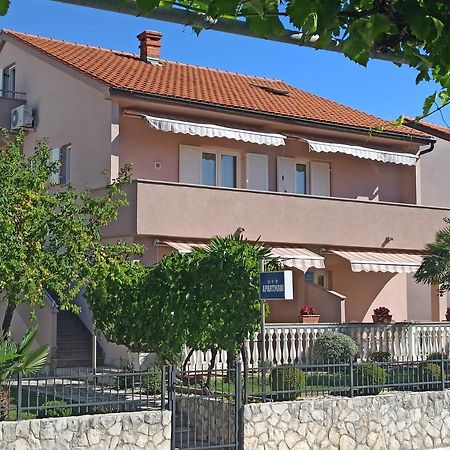 Apartmani Vesna Krk Town Exterior foto