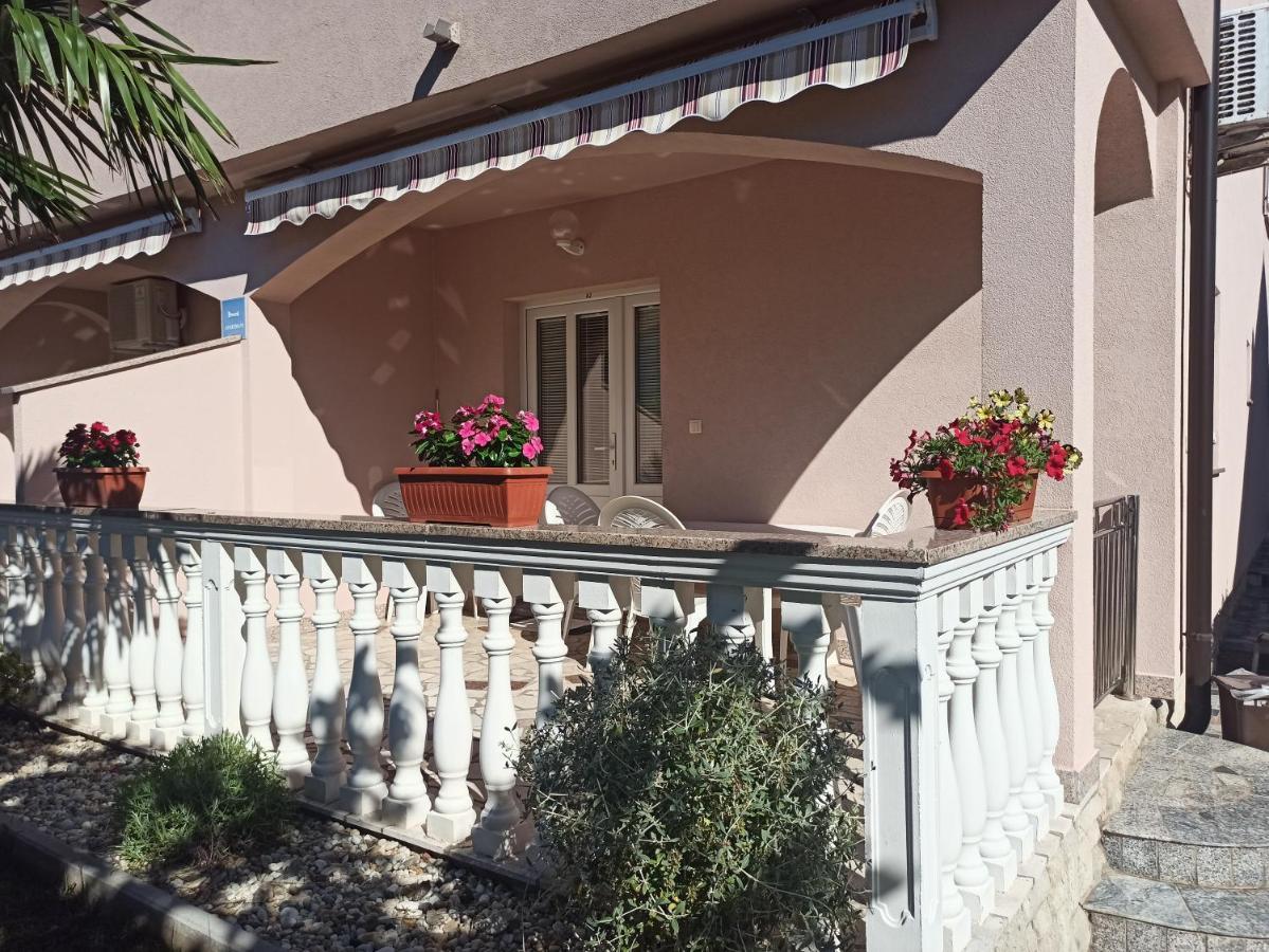 Apartmani Vesna Krk Town Exterior foto